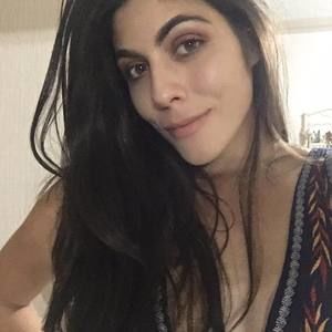 Meet your Posher, Elsa roxanna